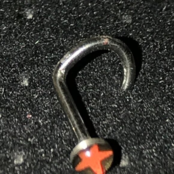 Black with Red Star 18 Gauge C-shaped Nose Ring - Picture 3 of 5